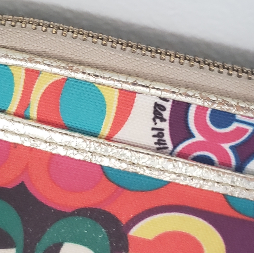 GUC COACH POPPY GRAFFI  WRISTLET - Picture 6 of 10